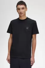 Fred Perry Enamel Pin Men’s T-Shirt Black DMGLR8754