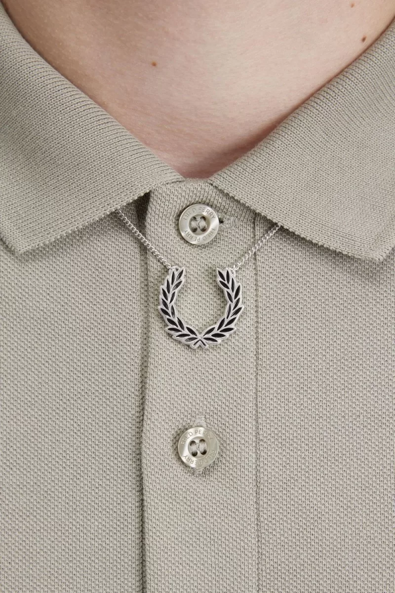 Fred Perry Laurel Wreath Necklace Womens 1030 ZOOM 1 - Fred Perry Laurel Wreath Necklace Women's Jewellery Metallic Silver NZHFO9280