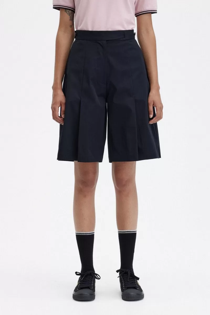 Fred Perry Pleated Women’s Shorts Black FYVAN7248 Fred Perry Pleated Women’s Shorts Black FYVAN7248